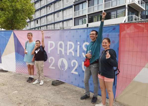 Photo de jeunes en situation Handicap au JO de Paris en 2025 avec les PEP18