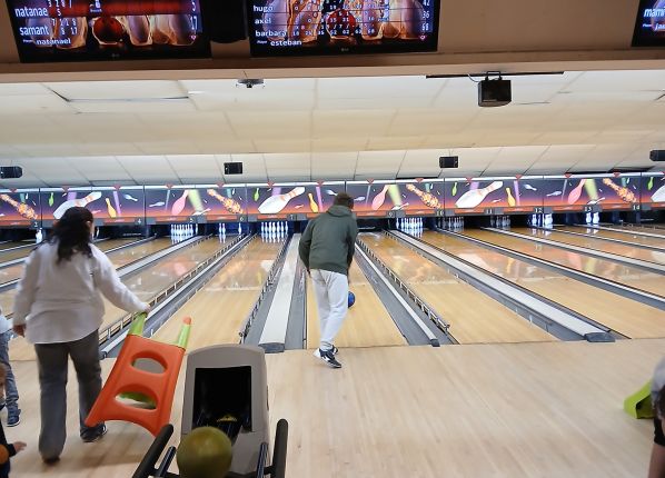 Séance de bowling à St Doulchard avec les jeunes des PEP18