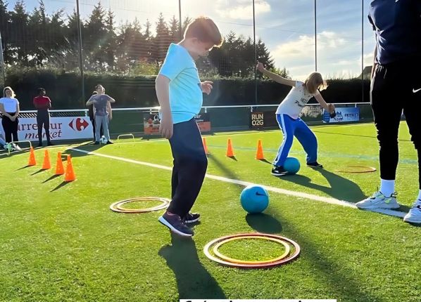Flyer de l'ES Trouy avec les équipes des PEP18 - sport para foot adapté aux personnes en situation de handicap dans le Cher